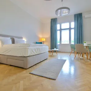 Europest Luxury Apartamento Budapest