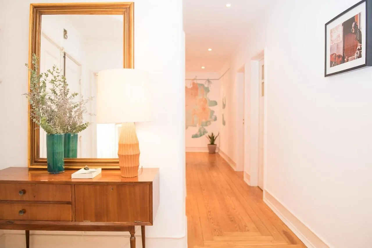Flattered To Be In Lisboa Apartment